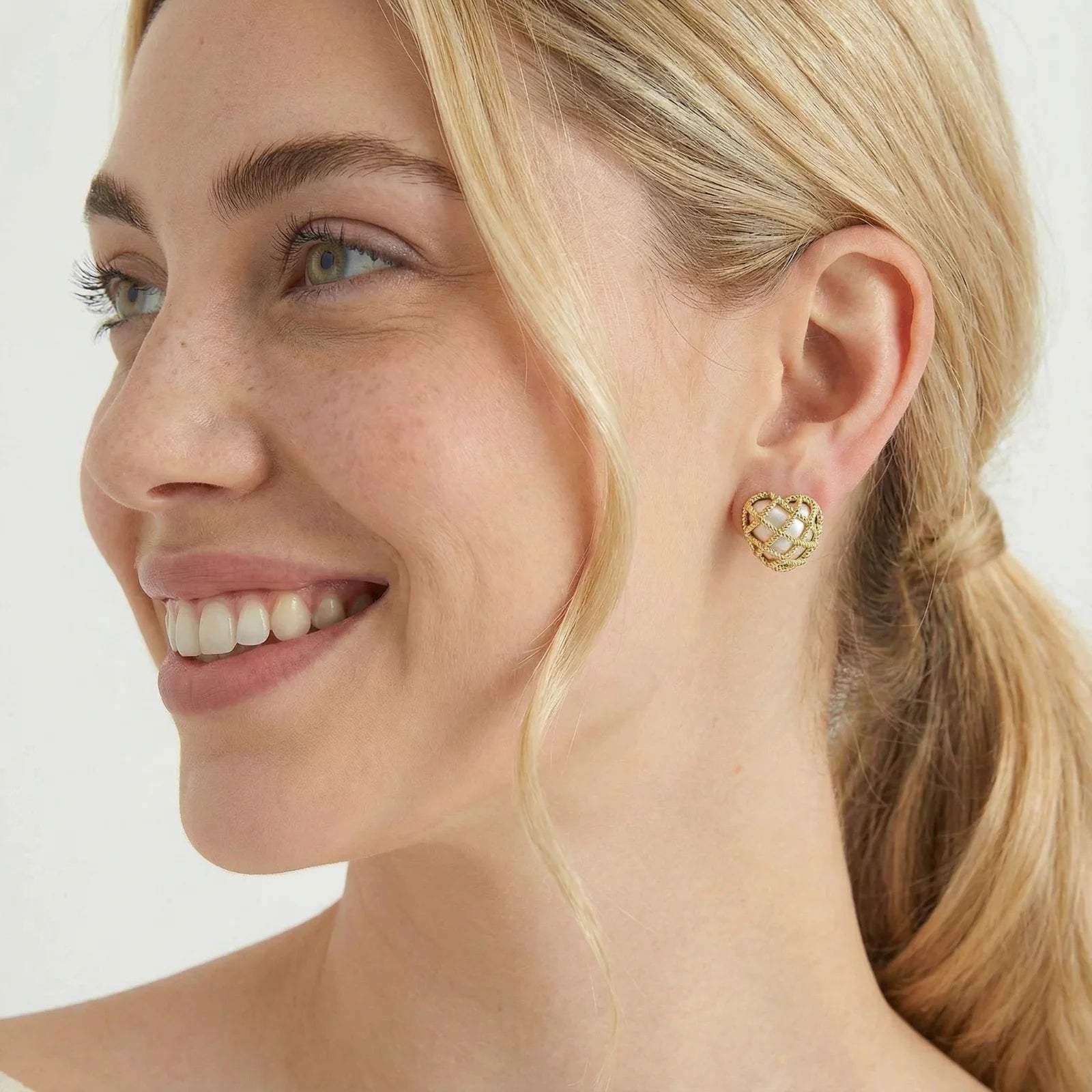 Twisted Lattice Studs